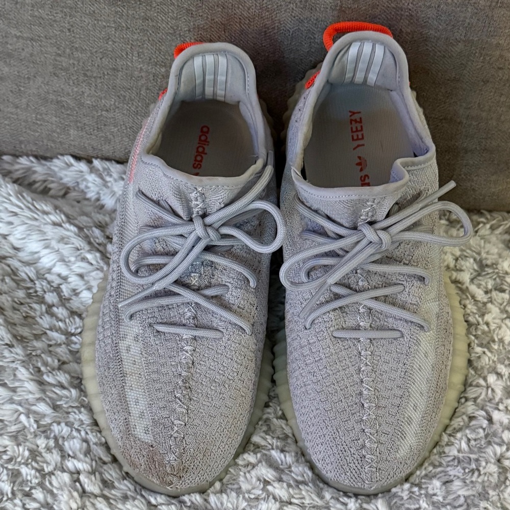 adidas Yeezy Boost 350 V2 “Tail Light” - Picture 4 of 16